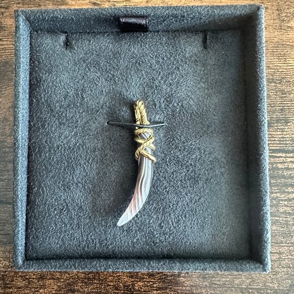 David Yurman Tusk Amulet Pendant in 18K Yellow Gold w/ Botswana Agate - Picture 2 of 11